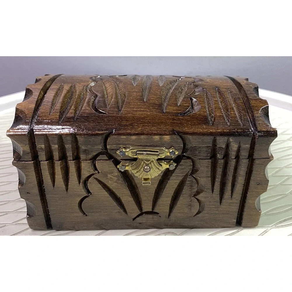 Walnut Wooden Hand carved Vintage Design Jewelry/Trinket Gift Box 5.5